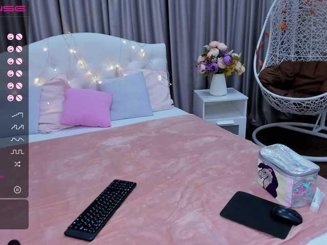 Zdjęcia ChloeDesire Hello Friend! My name is Chloe, I love making new acquaintances, feel free and welcome to my room! I have Lovens and Domi, they work with 3 tokens and are always on !!!! MUUUAAH