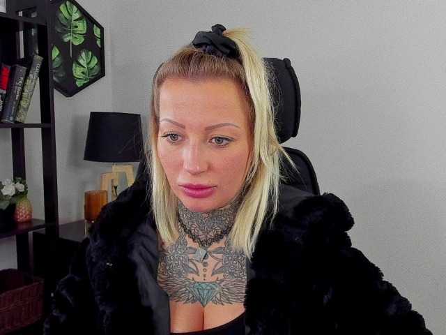 Zdjęcia ChloePleasure #tattoo#dominate#femdom#cuckold#dirtytalk#fantasize#joi