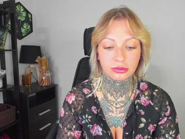 Zdjęcia ChloePleasure #tattoo#dominate#femdom#cuckold#dirtytalk#fantasize#joi