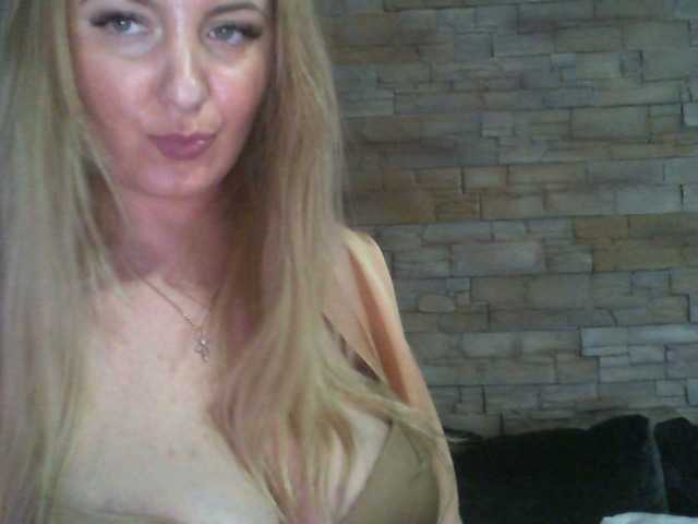 Zrzuty ekranu transmisji ChristinaHotX