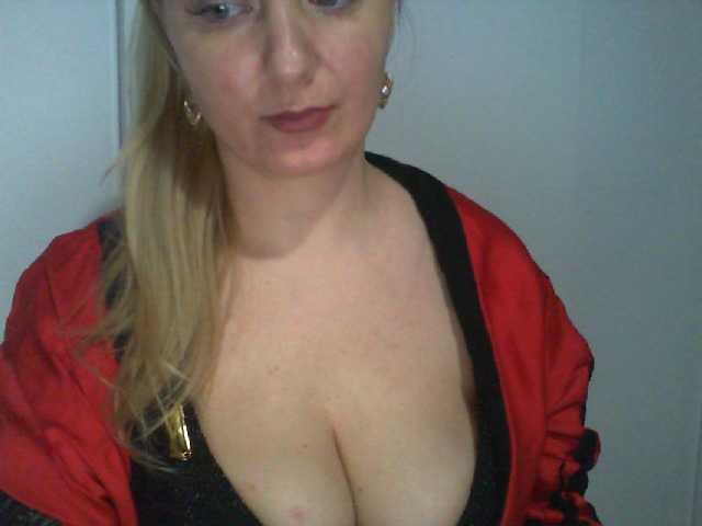 Zrzuty ekranu transmisji ChristinaHotX