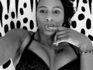 Erotyczny czat wideo CinnamonHot