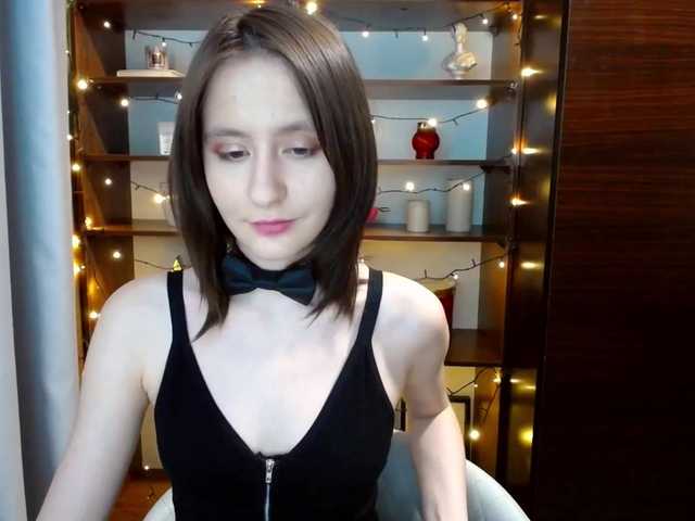 Zdjęcia CloudlessMood Hello guys) I wish you all a good day) Let's meet and have fun together)) Privat is always open to those who enjoy a good time! If you think my eyes are beautiful, tip me 20 tokens)) Smile)))