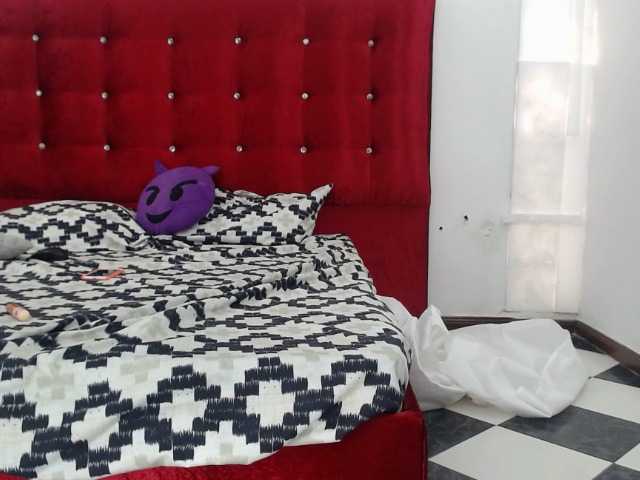 Zdjęcia ColenHalsye Hi guys !!! welcome to my room , come on enjoy with me kisses mua mua