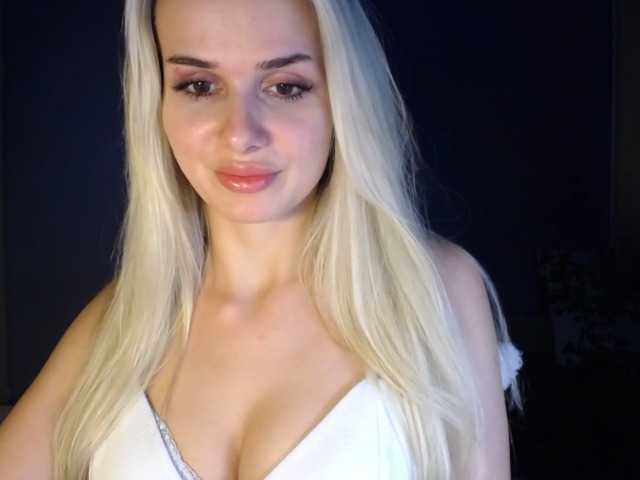 Zrzuty ekranu transmisji Cornelia22hot