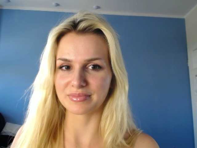 Zrzuty ekranu transmisji Cornelia22hot