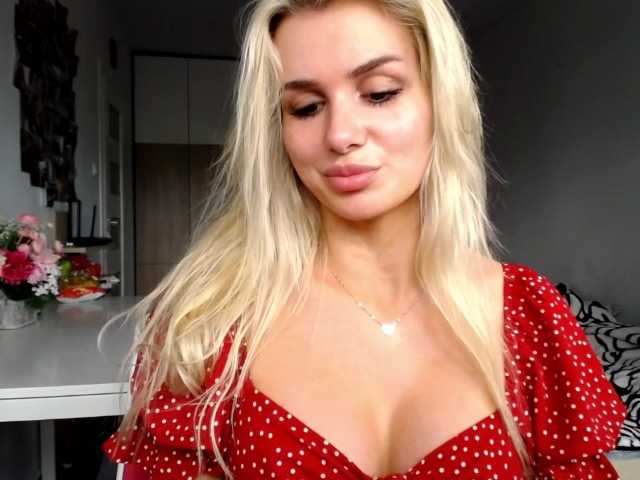 Zrzuty ekranu transmisji Cornelia22hot