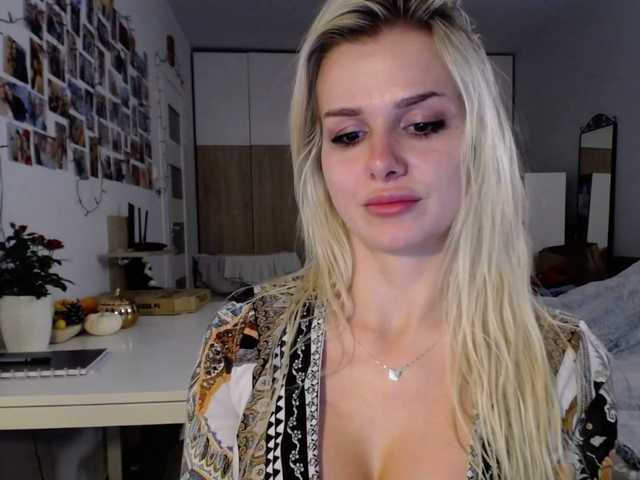 Zrzuty ekranu transmisji Cornelia22hot