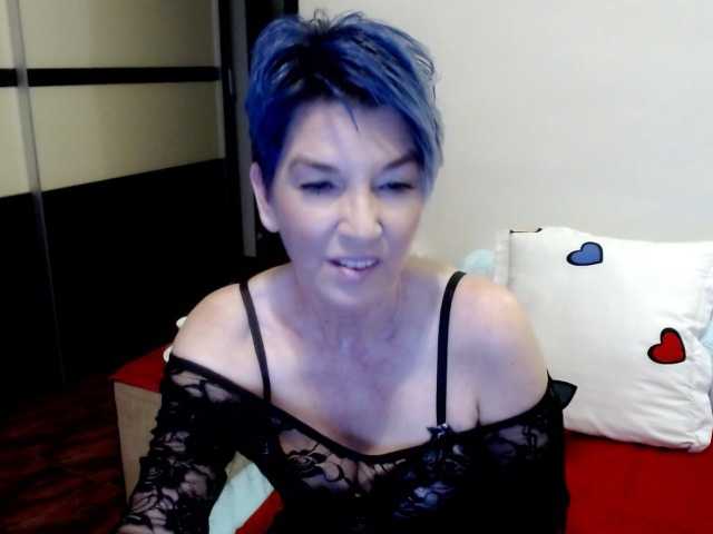 Zdjęcia cornycamelia Welcome guys to my room ,Hoot Cougar play with me and lest cum toghter