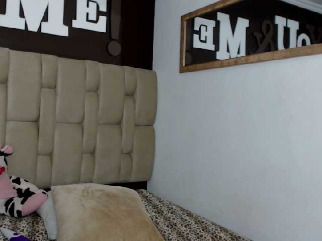 Zdjęcia Courtney-cotx hi lovers. i am new, teen..today i feel very naugthy and hot. active my lush make me wet pleasure..punish my pussy