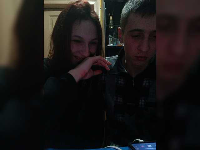 Zrzuty ekranu transmisji CrazyCouplea