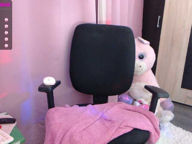 Zrzuty ekranu transmisji MedeeaPink11