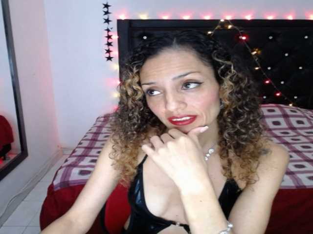 Zdjęcia cristalhill Hello hot day, I want you to wet me for you ♥. !! @ goald #smil #mature #naked #squirt