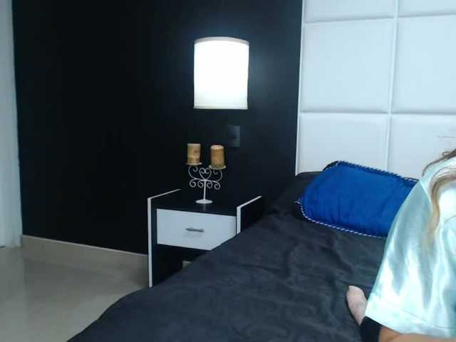 Zrzuty ekranu transmisji CristineCano