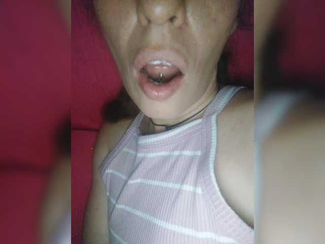 Zdjęcia CurlyHanna #horny#pircing#tongue#nipples#perfored#milf#