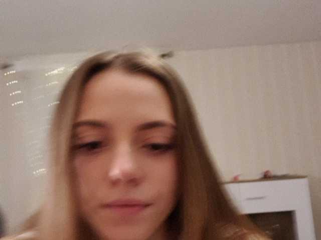 Zrzuty ekranu transmisji cute-model
