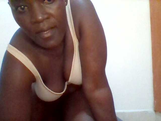 Zrzuty ekranu transmisji Cuteblacksexyass