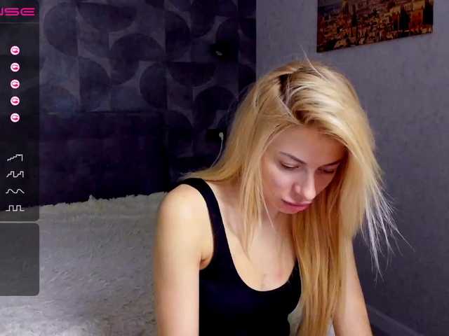 Zdjęcia cuteblond122 Hi. I'm new here and I need fun and your attention and coins) I'm here for you)