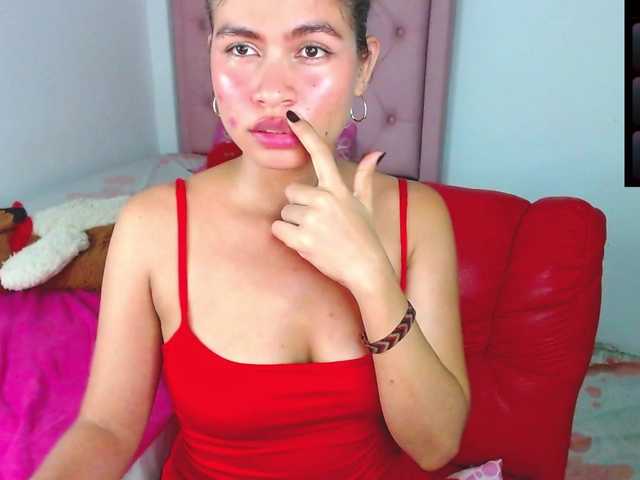 Zdjęcia Cyntiaross Goal: cumshow #asian #squirt #bigass #hairy #latina