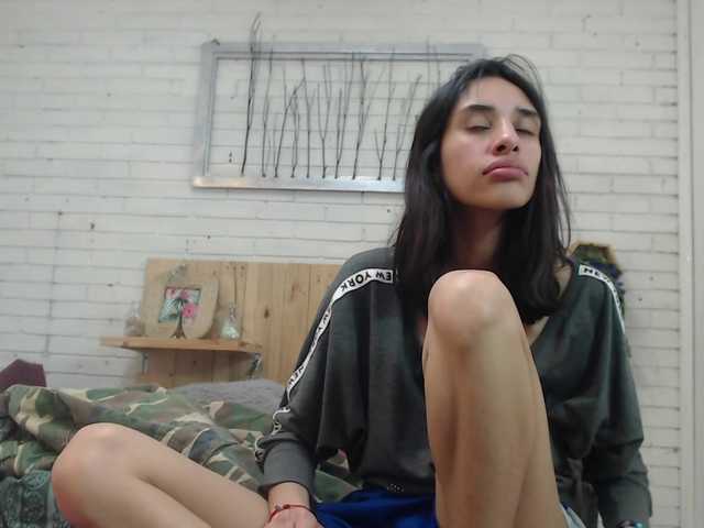 Zdjęcia Roxana_ let's have fun, I'll do a , come on guys 5 spankings on the ass , help do it babyy