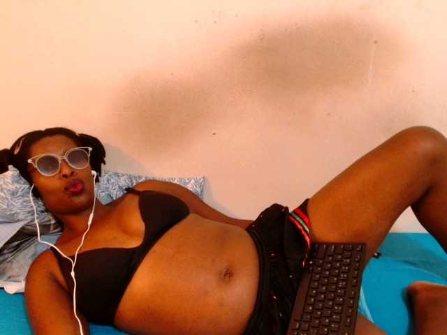 Zrzuty ekranu transmisji DarkBeauty