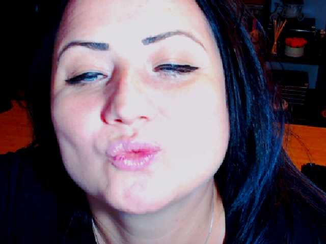 Zrzuty ekranu transmisji KinkyDomina