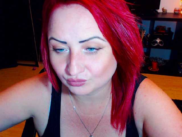 Zrzuty ekranu transmisji KinkyDomina