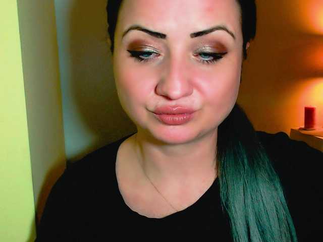 Zrzuty ekranu transmisji KinkyDomina