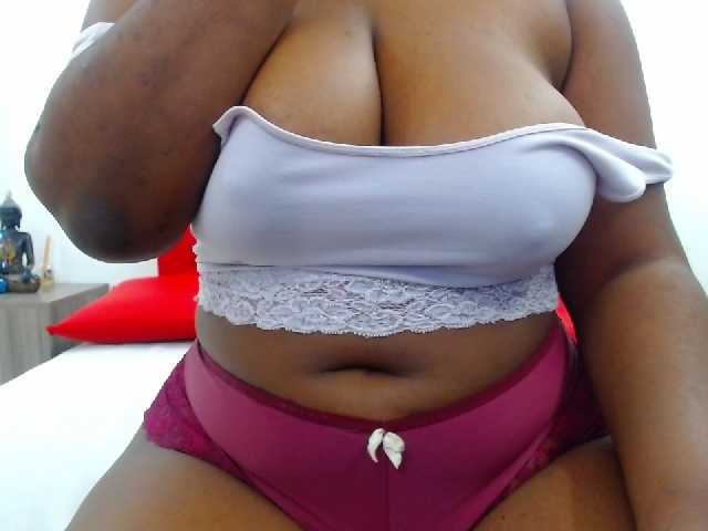 Zdjęcia DarnellQueen Run your tongue through my body make your way down to my #pussy and endulge yourself with my body @goal #squirt #ride #dildo / #bbw #latina #lush #hitachi #bigass #bigboobs #ebony