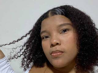 Erotyczny czat wideo DayanRoux