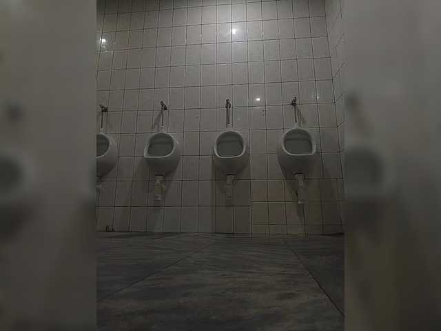 Zrzuty ekranu transmisji SexyMilfMom4VOYERS