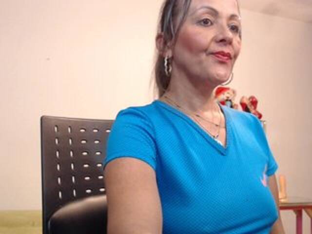 Zrzuty ekranu transmisji SquirtNstyGrl