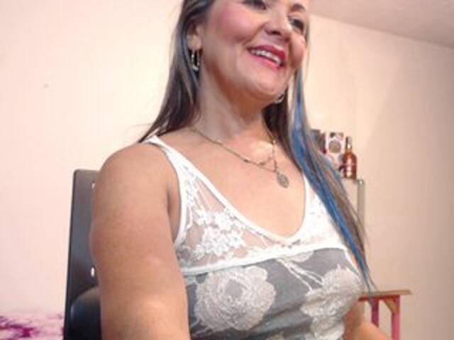 Zrzuty ekranu transmisji SquirtNstyGrl