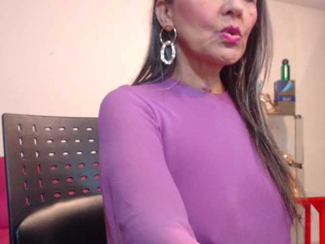 Zrzuty ekranu transmisji SquirtNstyGrl