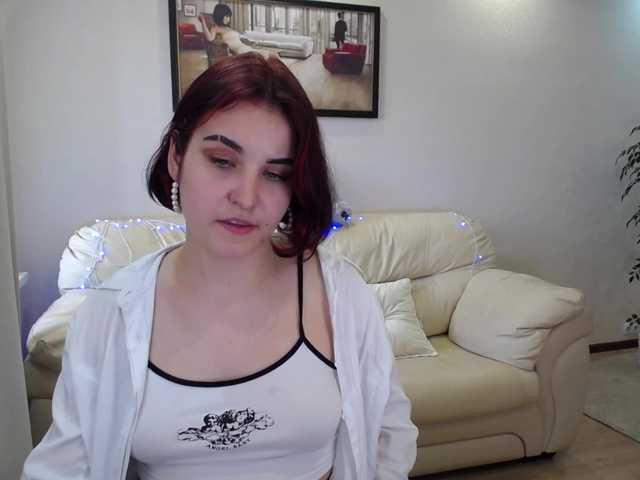 Zdjęcia DizzyingCharm Hello guys! Happy see you in my room) Im first day here! Lets chat and have fun together! PVT ON) if you like my smile tip me 33 toks! kisses