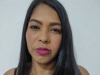 Erotyczny czat wideo DoutzenDrose