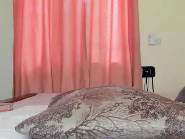 Zrzuty ekranu transmisji Ebony-Kisses