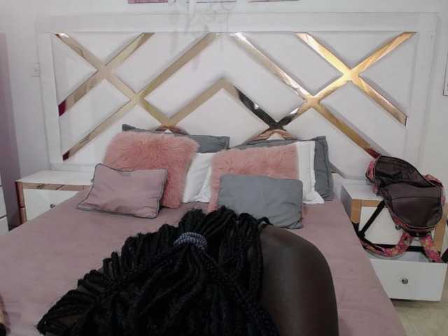 Zdjęcia Ebony-Queen19 Welcome to my room I'm new I'm hot and ready for fun