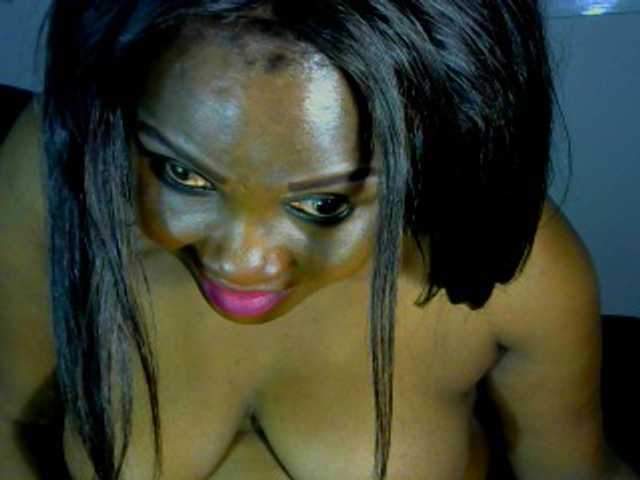 Zrzuty ekranu transmisji EbonyBooty