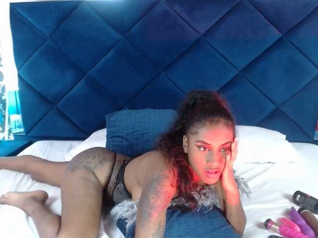 Zrzuty ekranu transmisji EbonyJohonson