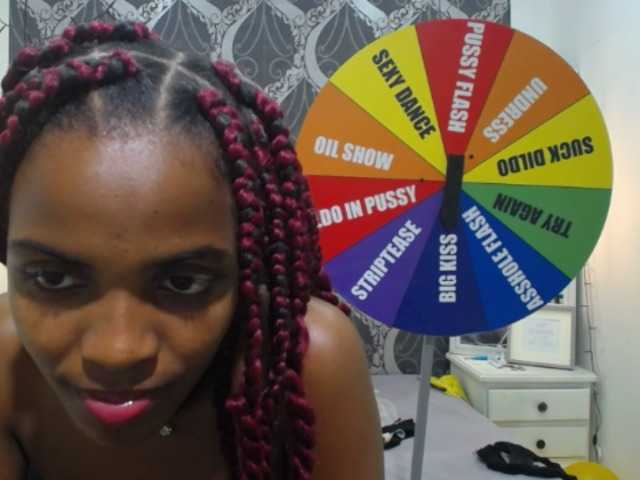 Zdjęcia EbonyLinda Hello guys :) Welcome to my oil show, you want to play with me ?do not forget to leave your gift #teen #bigboobs #latina #squirt #deep #cum