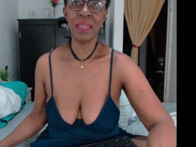 Zrzuty ekranu transmisji ebonymilf