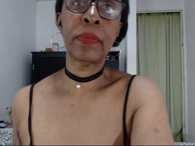 Zrzuty ekranu transmisji ebonymilf