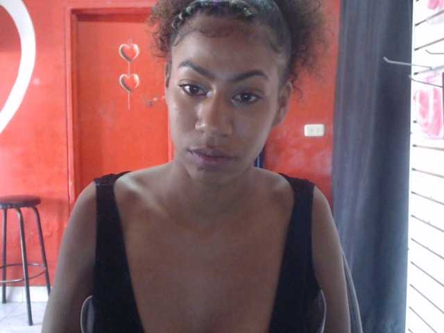 Zrzuty ekranu transmisji EBONYMOM