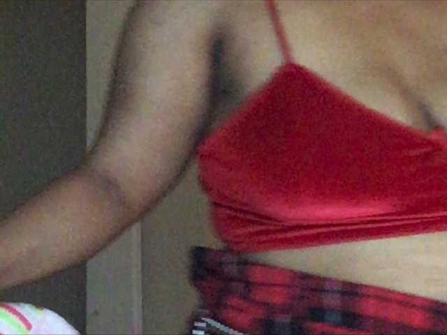 Zrzuty ekranu transmisji ebonymonroe4