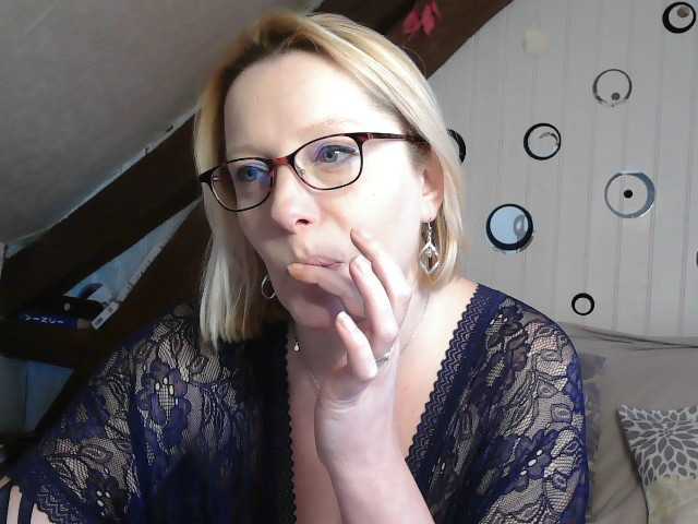 Zrzuty ekranu transmisji EleannaRose