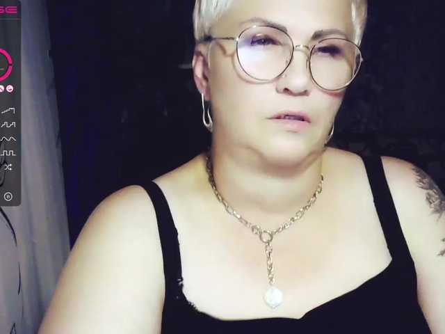 Zrzuty ekranu transmisji Elenamilfa