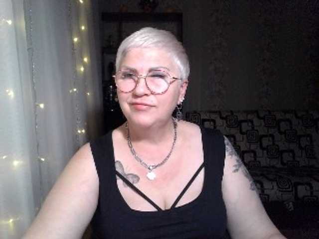 Zrzuty ekranu transmisji Elenamilfa