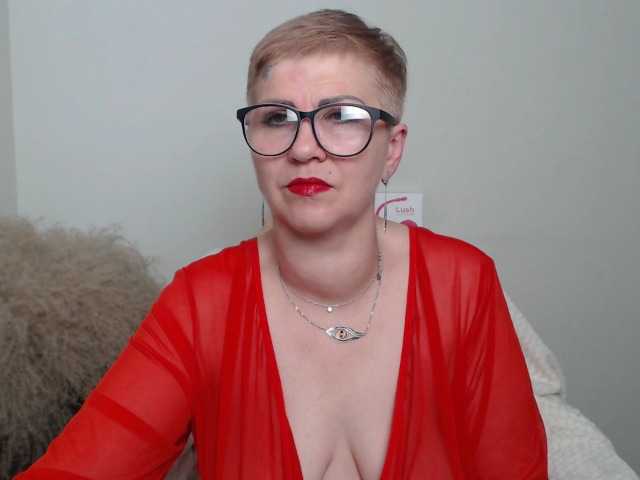 Zdjęcia ElenaQweenn hello guys! i am new here, support my first day!11 if you like me,20 c2c,25 spank my ass,45 flash tits,66 flash pussy,100 get naked,150 pussyplay,250 toyplay!