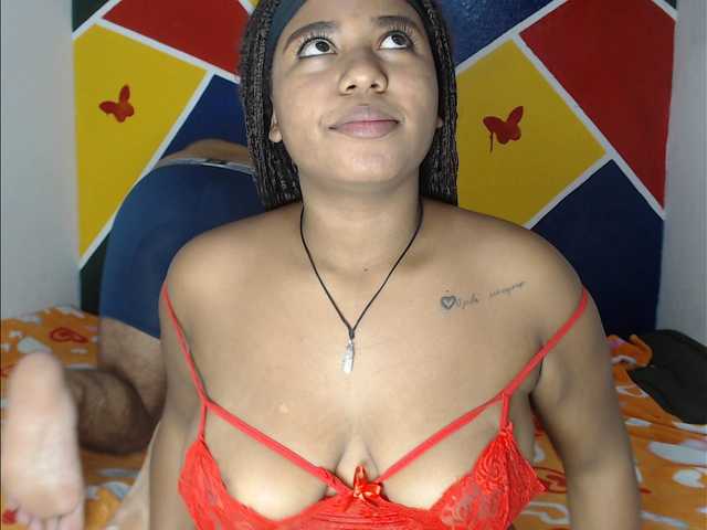 Zrzuty ekranu transmisji ElenaThreesom